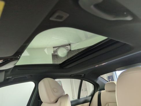 Used 2025 BMW 330i Sedan w/ Convenience Package image 12