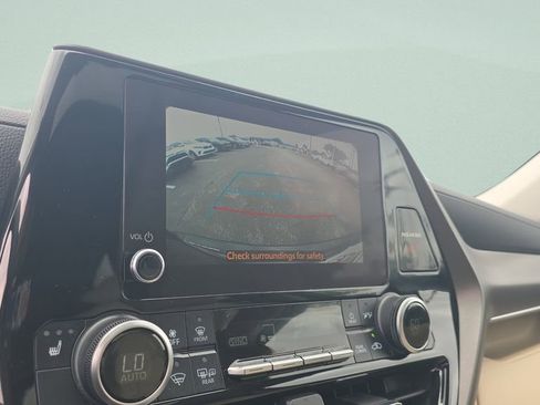 Used 2023 Toyota Highlander XLE FWD image 21