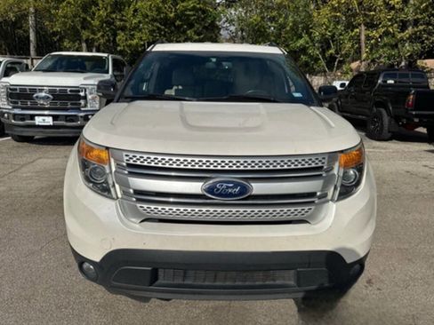 Used 2015 Ford Explorer XLT w/ Equipment Group 202B image 2