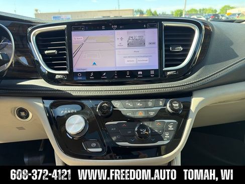 Used 2021 Chrysler Pacifica Limited w/ Premium & Safety Sphere Group AWD/4WD image 18