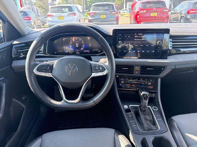 Used 2025 Volkswagen Jetta SE FWD image 21