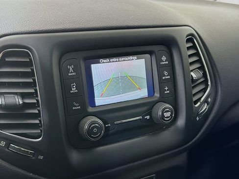 Used 2017 Jeep Compass Latitude image 14