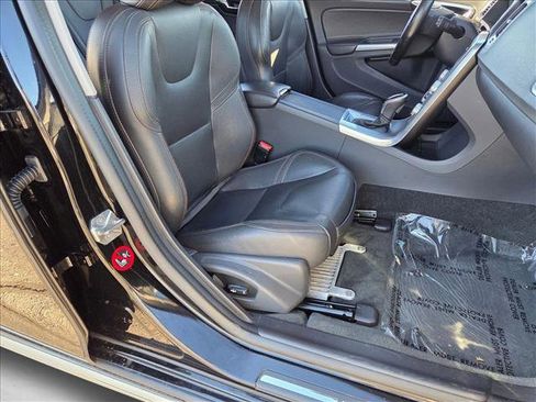 Used 2018 Volvo V60 T5 Cross Country Platinum image 21