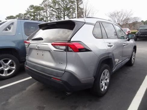 Used 2020 Toyota RAV4 LE image 4