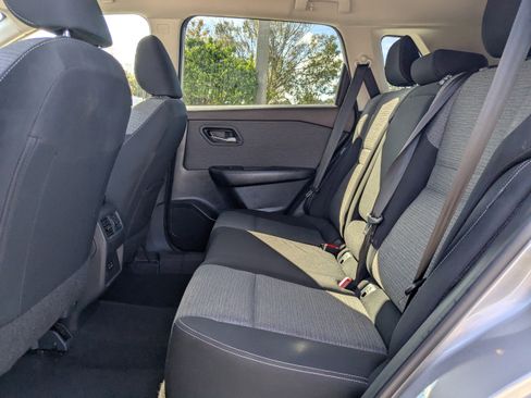 Used 2023 Nissan Rogue SV image 14