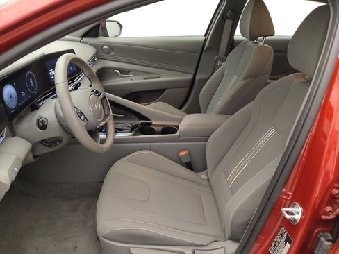 Used 2025 Hyundai Elantra SEL FWD image 17