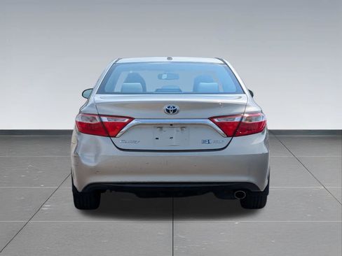 Used 2015 Toyota Camry XLE w/ Moonroof Package FWD image 3