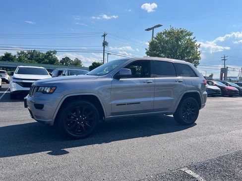 Used 2019 Jeep Grand Cherokee Altitude AWD/4WD image 7