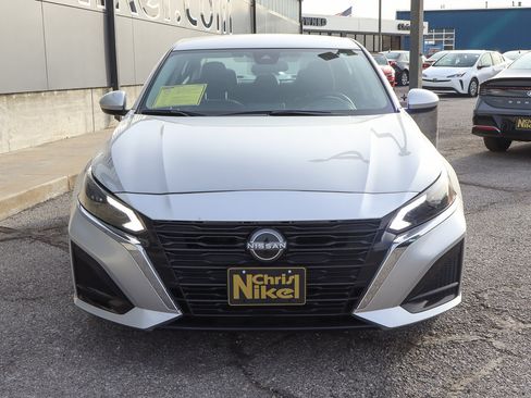 Used 2023 Nissan Altima 2.5 SV image 2