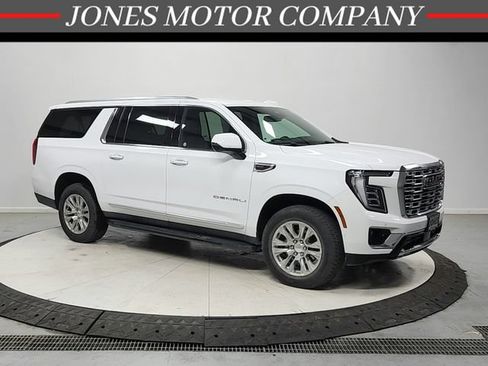 Used 2025 GMC Yukon XL Denali AWD/4WD image 1