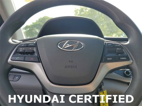 Used 2017 Hyundai Elantra SE image 21