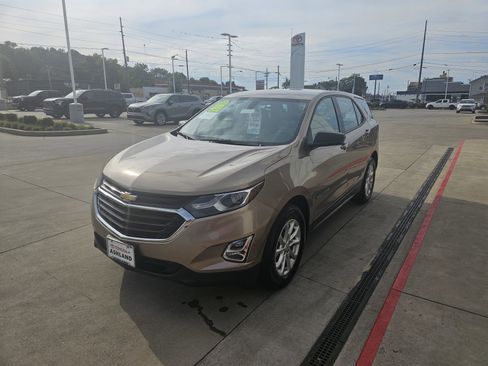 Used 2018 Chevrolet Equinox LS image 11