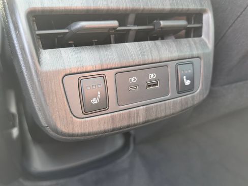 Used 2023 Nissan Ariya FWD image 15