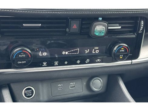 Used 2022 Nissan Rogue SV AWD/4WD image 19