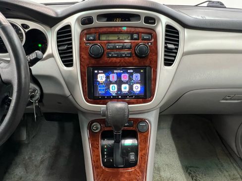 Used 2004 Toyota Highlander Limited image 18