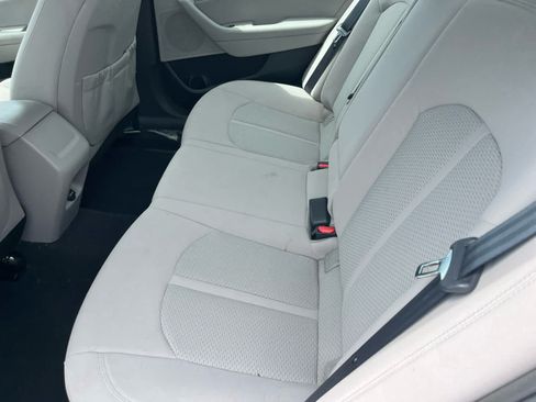 Used 2015 Hyundai Sonata SE w/ Option Group 09 FWD image 8