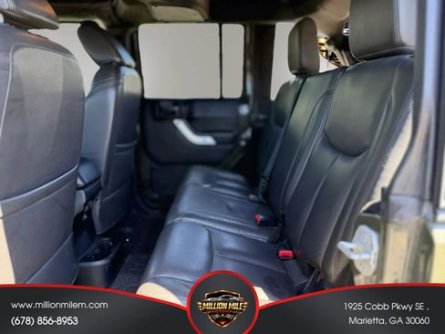Used 2015 Jeep Wrangler Unlimited Sahara w/ Connectivity Group AWD/4WD image 21
