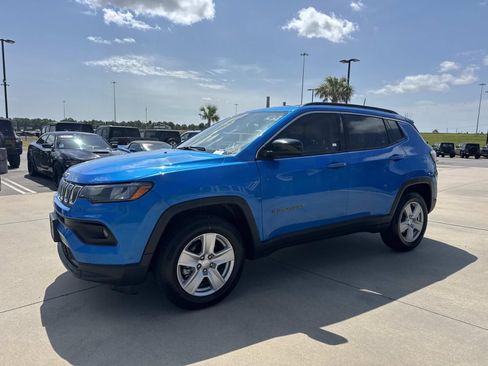Used 2022 Jeep Compass Latitude AWD/4WD image 3