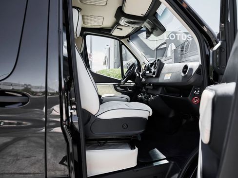 Used 2024 Mercedes-Benz Sprinter 3500 w/ Parking Package image 28