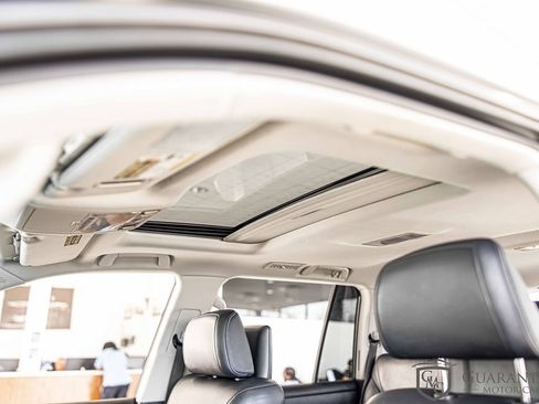 Used 2015 Lexus LX 570 4WD w/ Luxury Package image 20
