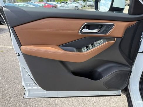 Certified 2026 Nissan Rogue Platinum AWD/4WD image 16