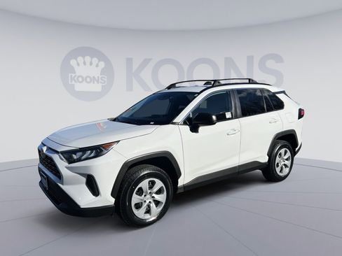 Used 2020 Toyota RAV4 LE image 1