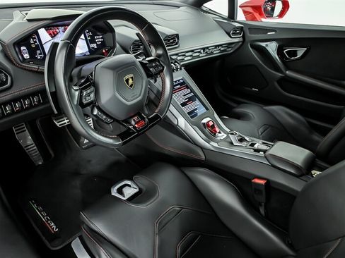 Used 2021 Lamborghini Huracan EVO RWD image 18