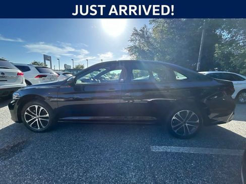 Used 2024 Volkswagen Jetta Sport FWD image 3