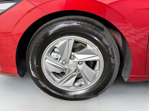 Used 2025 Hyundai Elantra SE image 37
