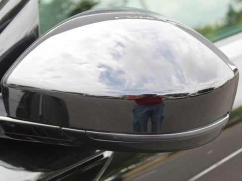 Used 2025 Land Rover Range Rover Evoque S image 12