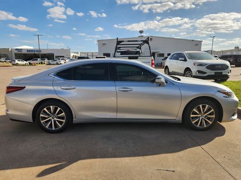 Used 2020 Lexus ES 350 w/ Premium Package image 4