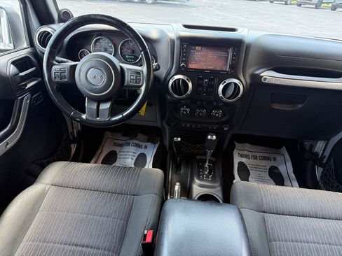Used 2012 Jeep Wrangler Unlimited Sahara w/ Connectivity Group AWD/4WD image 19