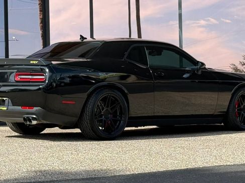 Used 2015 Dodge Challenger SRT Hellcat RWD image 12