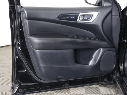 Used 2020 Nissan Pathfinder S image 19