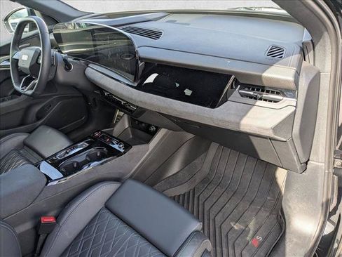 Used 2025 Audi SQ6 e-tron Premium Plus AWD/4WD image 18