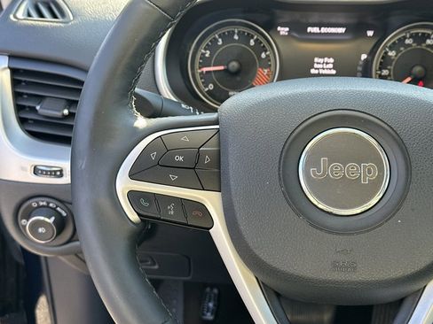 Used 2014 Jeep Cherokee Limited image 29