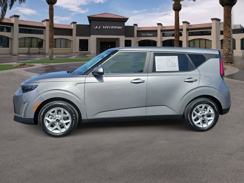 Used 2025 Kia Soul LX FWD image 5