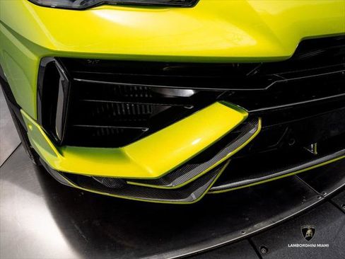 Used 2023 Lamborghini Urus Performante AWD/4WD image 4