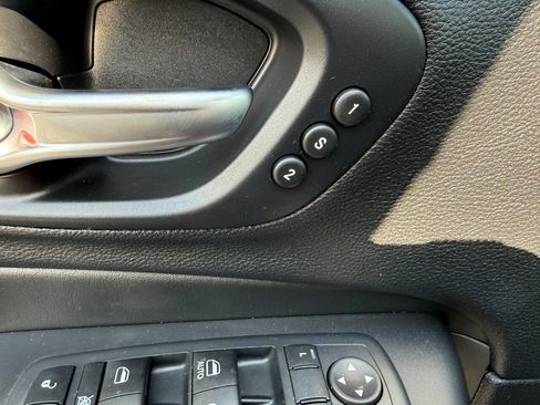 Used 2020 Jeep Cherokee Limited AWD/4WD image 21