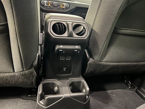 Used 2025 Jeep Wrangler Unlimited Sahara image 57