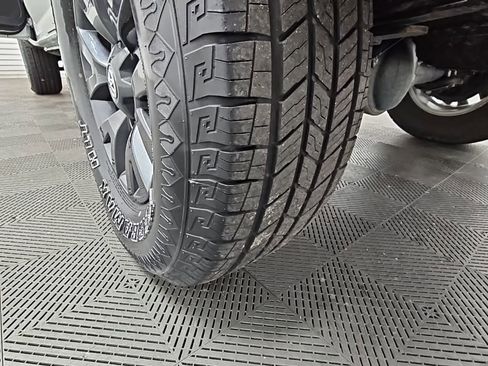 Used 2023 Toyota Tacoma TRD Off-Road image 39