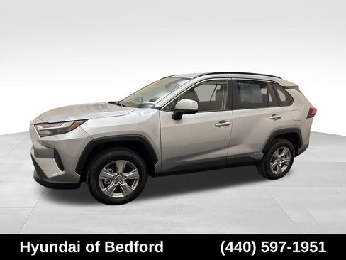 Used 2025 Toyota RAV4 XLE AWD/4WD image 9