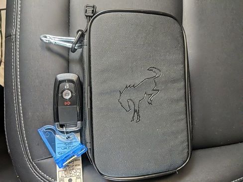 Used 2025 Ford Bronco Badlands image 28