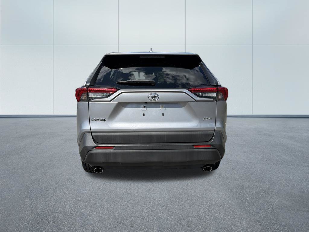 Used 2020 Toyota RAV4 XLE Premium FWD image 6