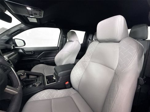 Certified 2024 Toyota Tacoma SR5 AWD/4WD image 3