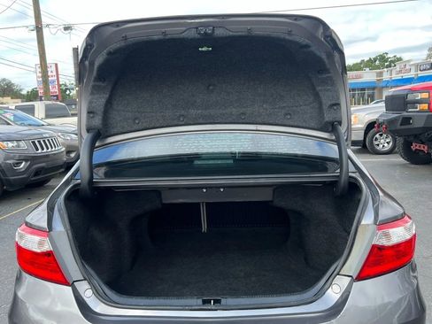 Used 2017 Toyota Camry SE image 19