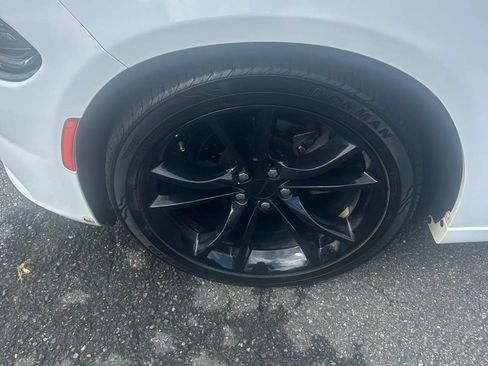 Used 2016 Dodge Charger SE w/ Blacktop Package RWD image 9