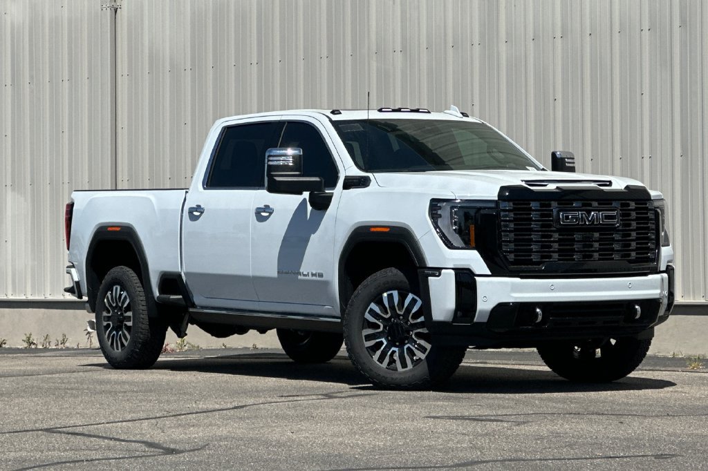 Used 2026 GMC Sierra 2500 Denali Ultimate w/ Max Trailering Package AWD/4WD image 2