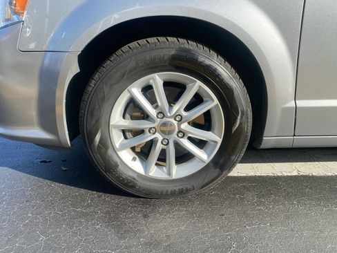 Used 2019 Dodge Grand Caravan SXT image 10