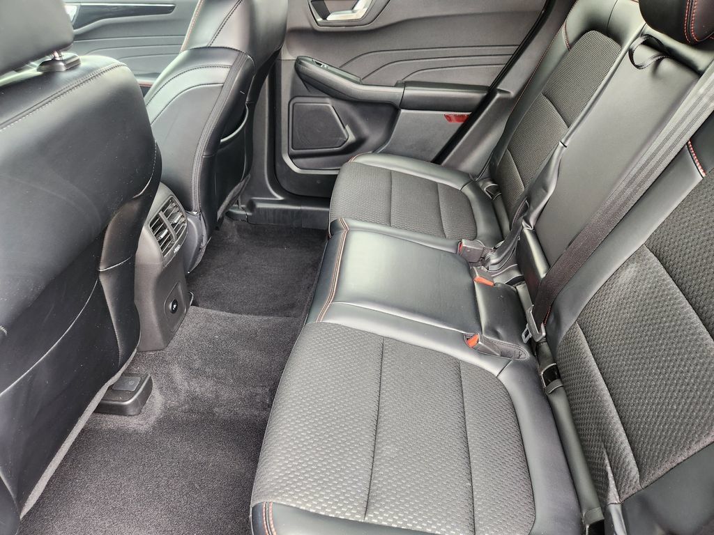 Used 2025 Ford Escape ST-Line Select AWD/4WD image 19